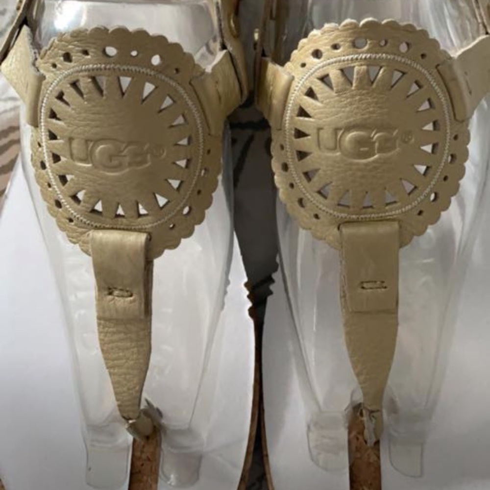 BRAND NEW UGGS metallic gold ayden || sandals